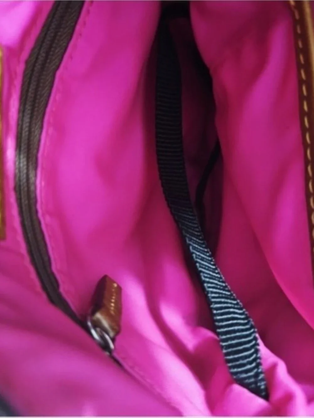 Dooney & Bourke compact dooney